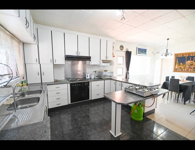 4 BEDROOM HOUSE FOR SALE IN RESERVOIR HILLS